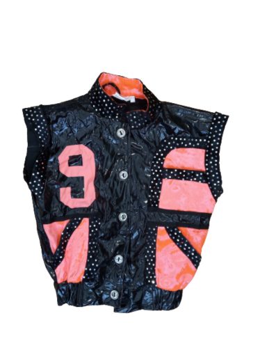 128-as fekete lakk-pink vagány jelmez mellény