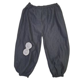 134-146-os fekete térdig érő jelmeznadrág