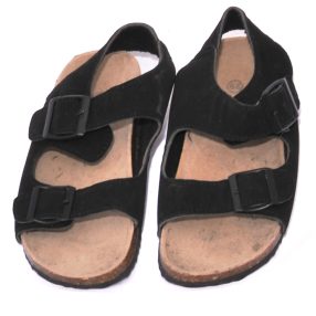 Fekete szandál (29)