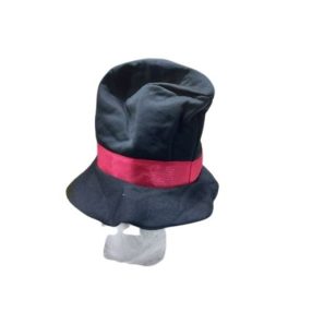   Gyerek méretű fekete jelmezkalap piros szatén csíkkal (kb 50 cm-es fejre)