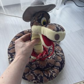 Plüss kígyó, játék